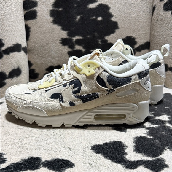 Nike Air Max 90 Sneakers - Picture 1 of 8